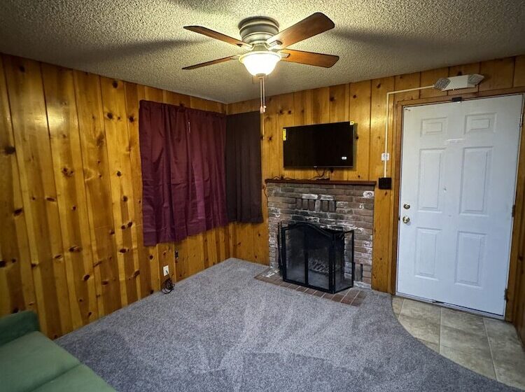 Crest Lodge Historic Mountain Inn