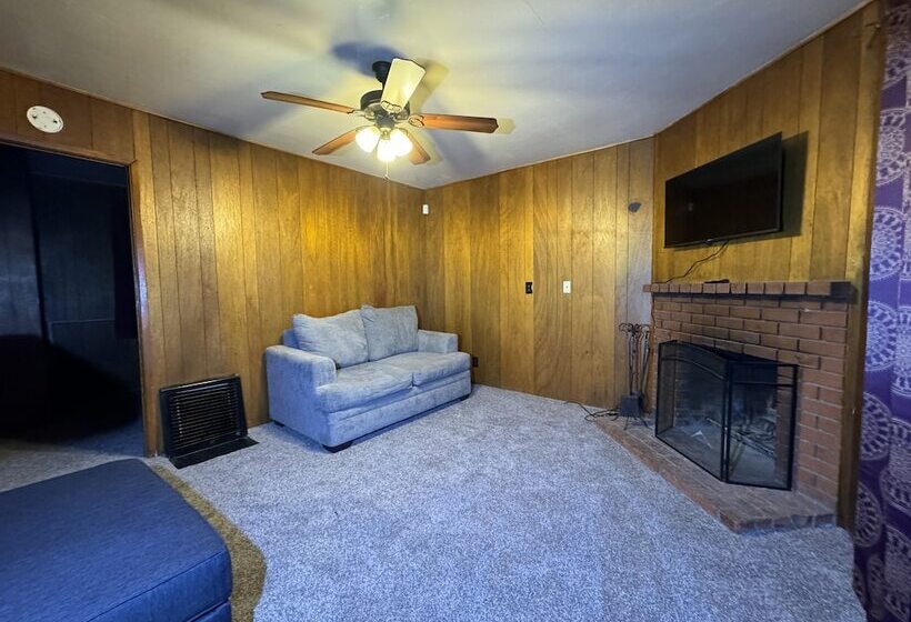 Crest Lodge Historic Mountain Inn