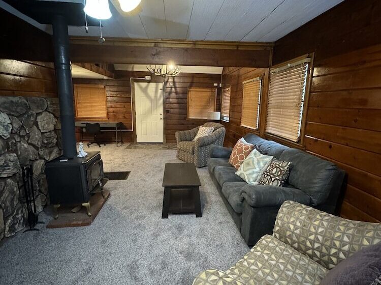 Crest Lodge Historic Mountain Inn