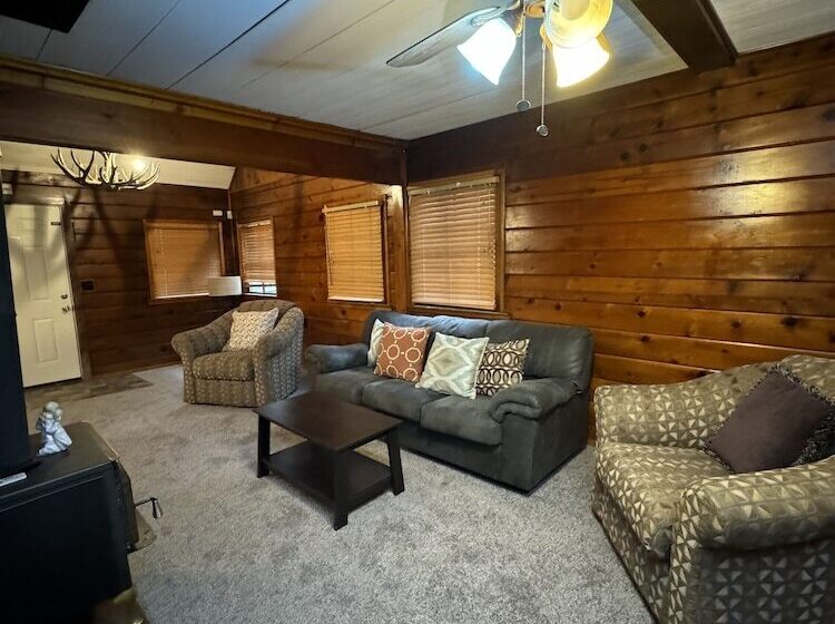 Crest Lodge Historic Mountain Inn