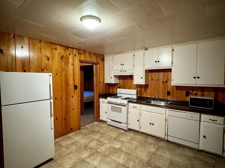 Crest Lodge Historic Mountain Inn