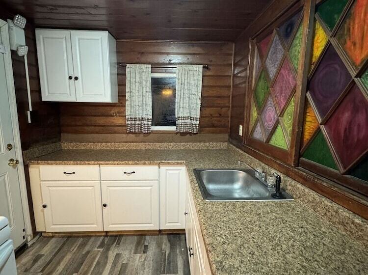 Crest Lodge Historic Mountain Inn