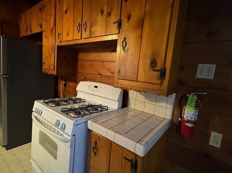 Crest Lodge Historic Mountain Inn