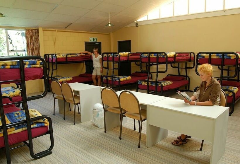 فندق صغير Egmont Eco Leisure Park & Backpackers