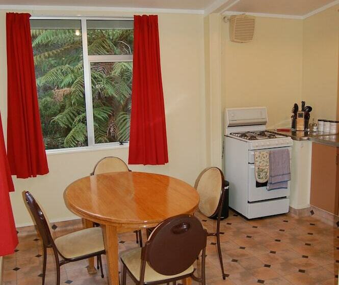فندق صغير Egmont Eco Leisure Park & Backpackers