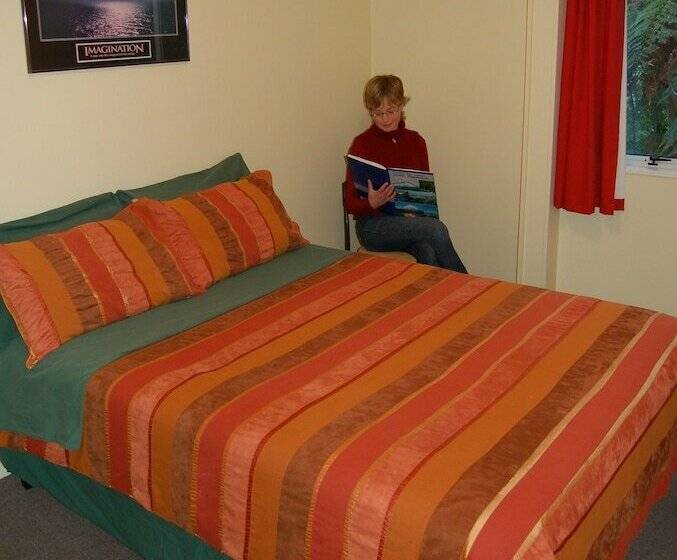 旅馆 Egmont Eco Leisure Park & Backpackers