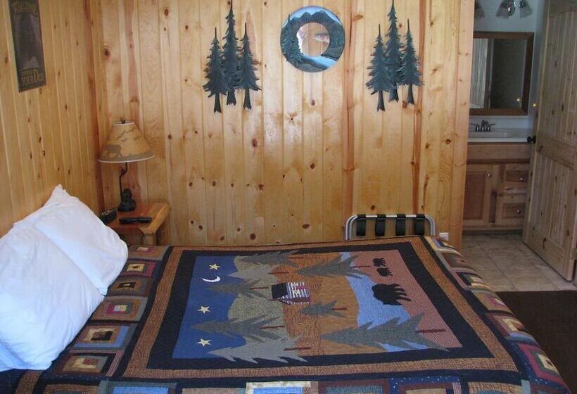 Evergreen Motel