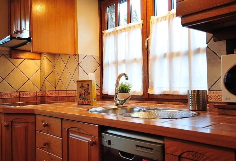 فندق Apartamentos Llugarón