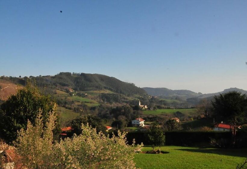 فندق Apartamentos Llugarón