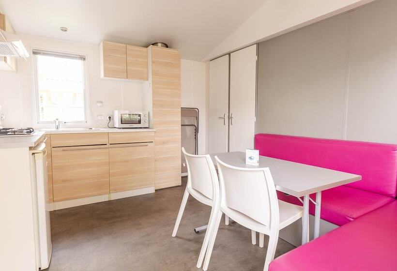 בית מלון כפרי Camping Les Chèvrefeuilles   Maeva