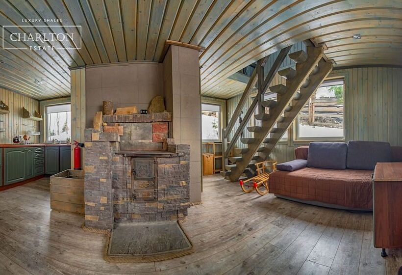 هتل Charlton Estate