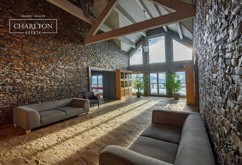 هتل Charlton Estate