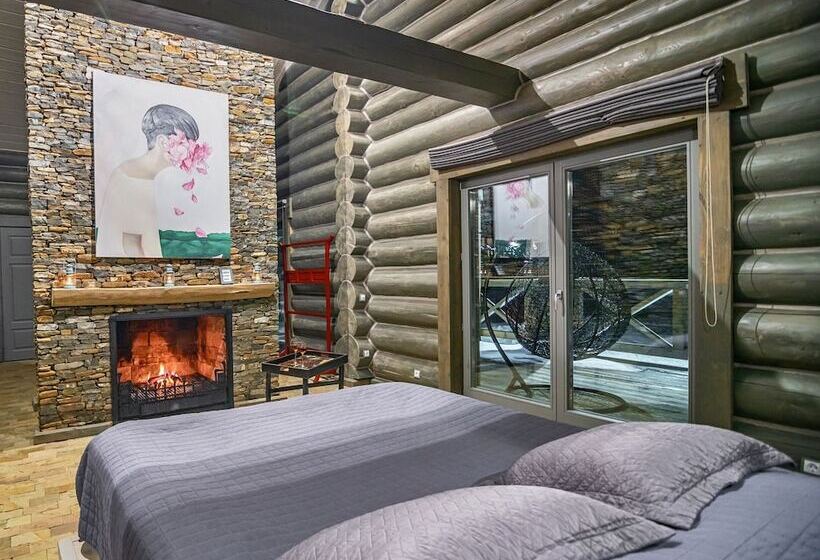 هتل Charlton Estate