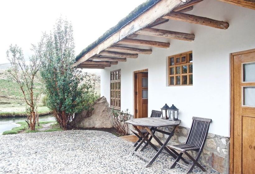 בית מלון כפרי Churup Mountain Lodge