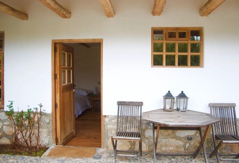 בית מלון כפרי Churup Mountain Lodge