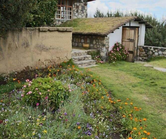 בית מלון כפרי Churup Mountain Lodge