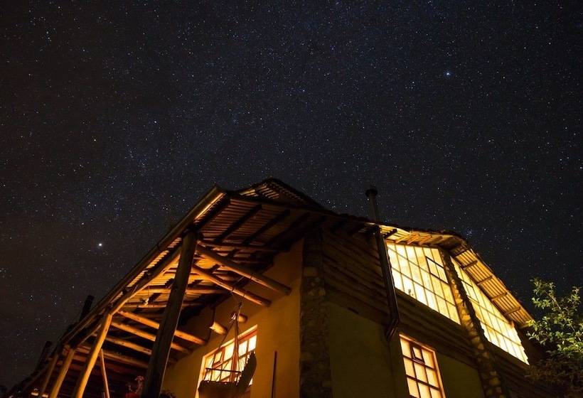 בית מלון כפרי Churup Mountain Lodge