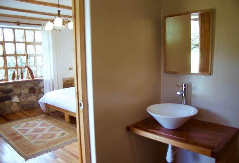 בית מלון כפרי Churup Mountain Lodge