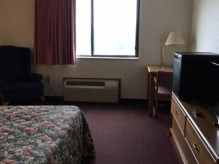 酒店 Clarion Hometown Inn