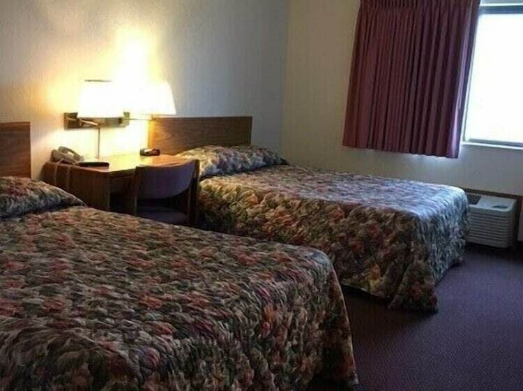 酒店 Clarion Hometown Inn