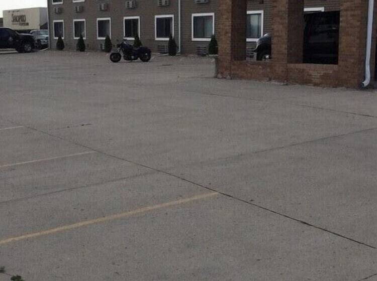 酒店 Clarion Hometown Inn