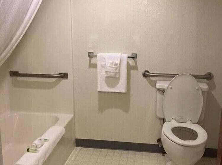 酒店 Clarion Hometown Inn