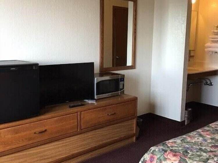 酒店 Clarion Hometown Inn