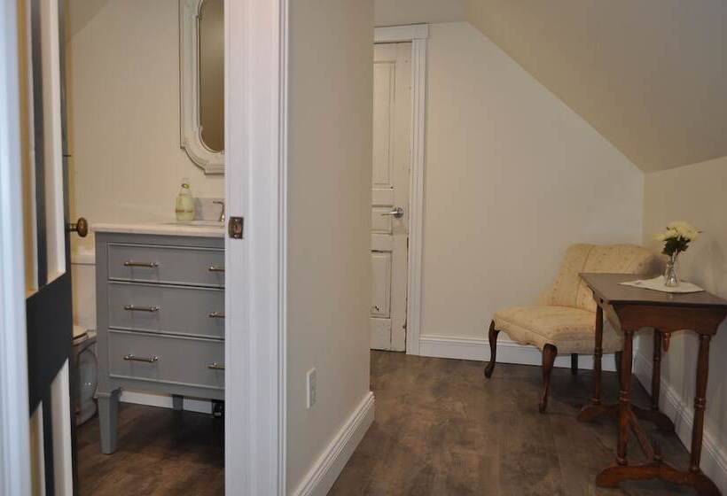 فندق Holman's Heritage Suites