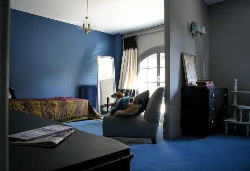 Отель Hôtel Les Biches