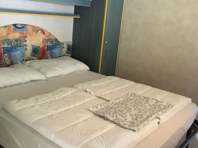 فندق International Camping