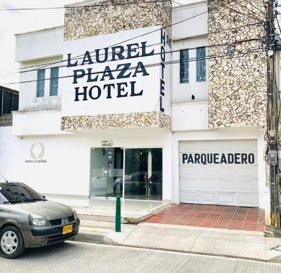 Отель Laurel Plaza 46