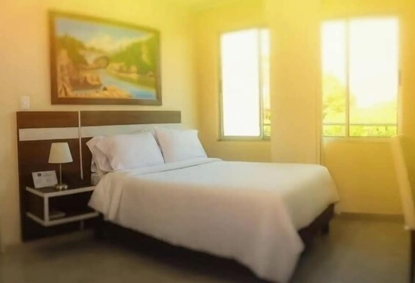 בית מלון כפרי Mayales Plaza