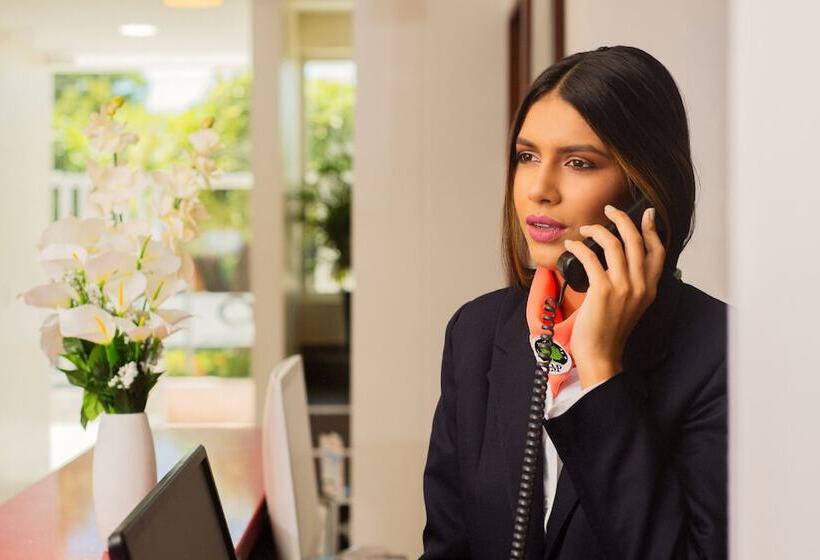 בית מלון כפרי Mayales Plaza