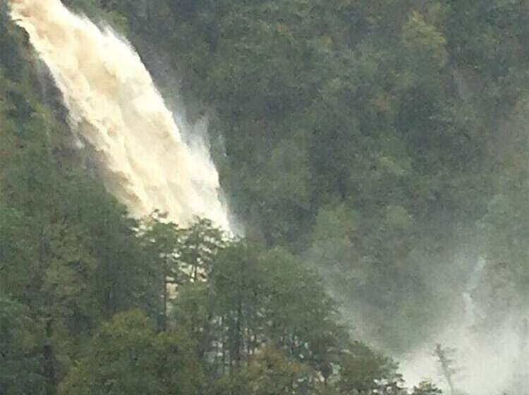 فندق Mencuna Konaklari