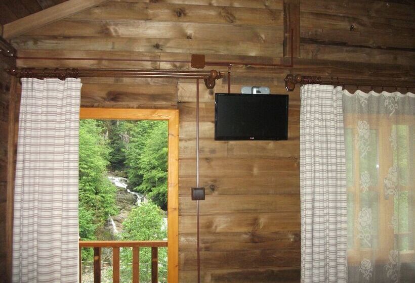 فندق Mencuna Konaklari