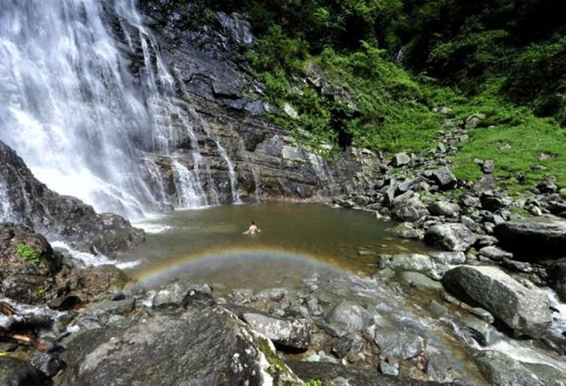 فندق Mencuna Konaklari