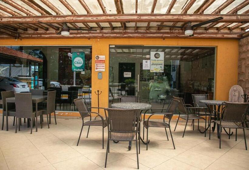 فندق Meson De La Rivera