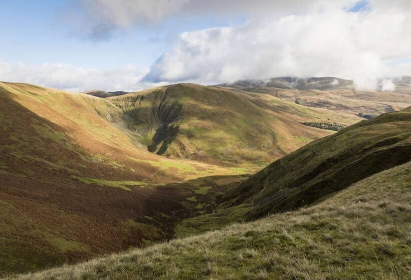 Отель Moffat Manor Holiday Park