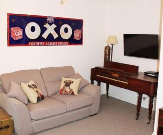 בית מלון כפרי Mrs Salisbury S Serviced Accommodation