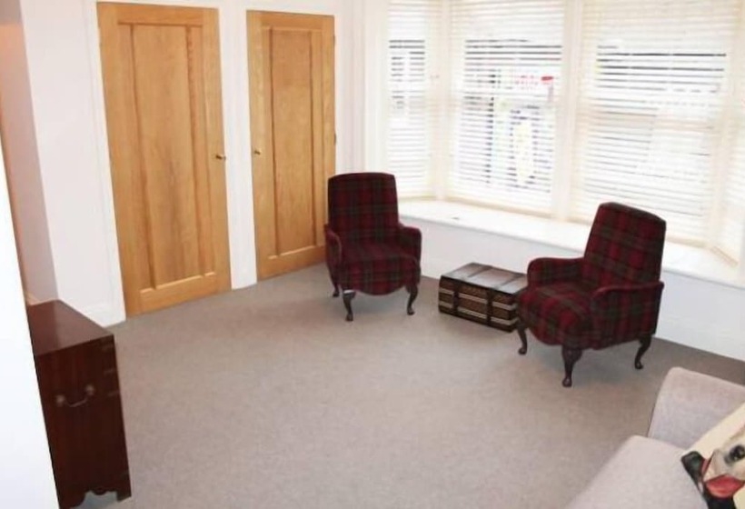 בית מלון כפרי Mrs Salisbury S Serviced Accommodation