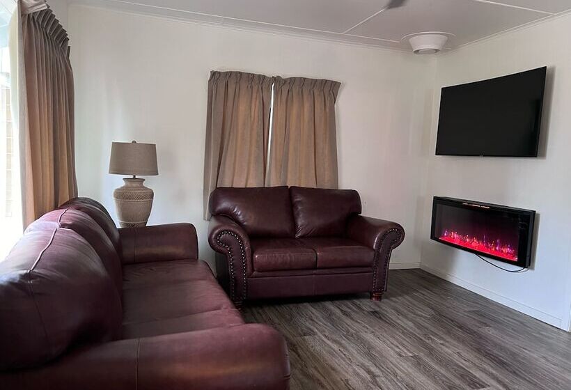 فندق Park Sands Beach Resort