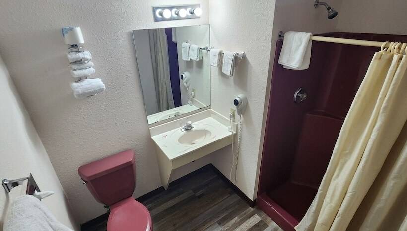 فندق Plymouth Inn