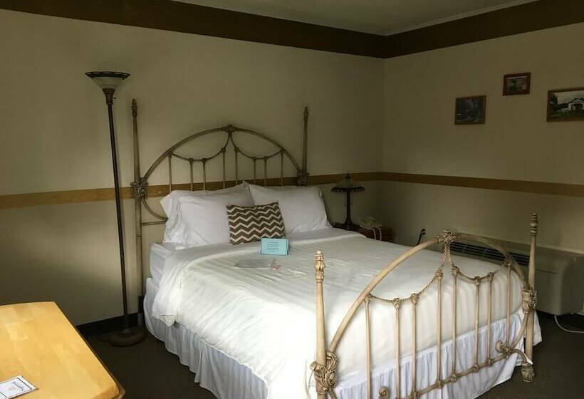 فندق Sugarcreek Village Inn