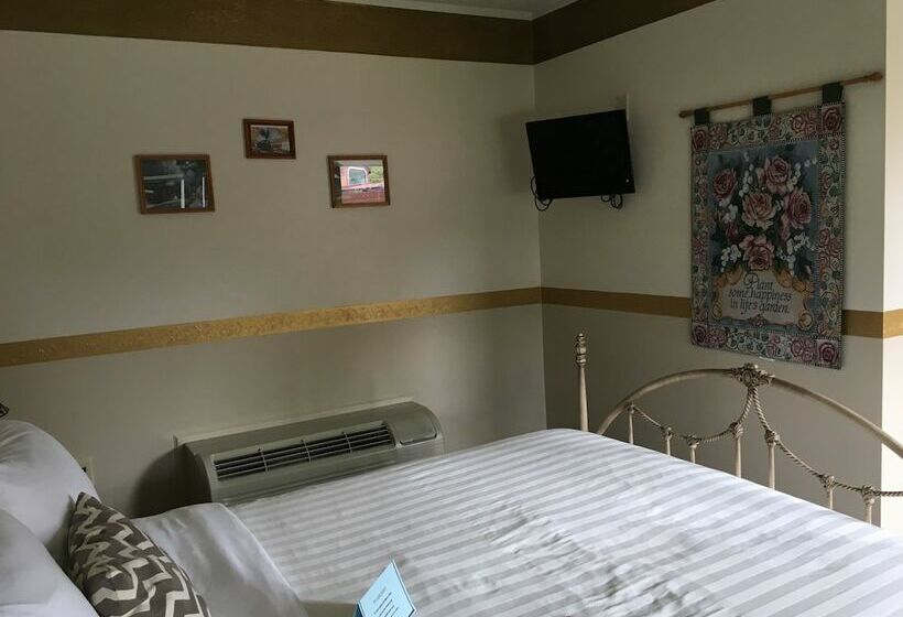 فندق Sugarcreek Village Inn