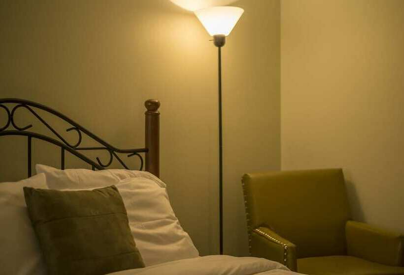 فندق Sugarcreek Village Inn