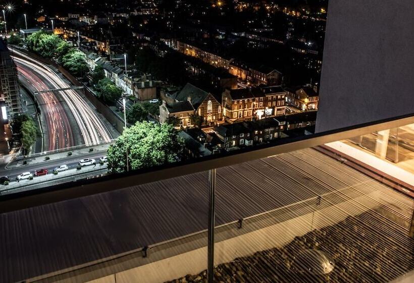 호텔 The Penthouse At Hewitt