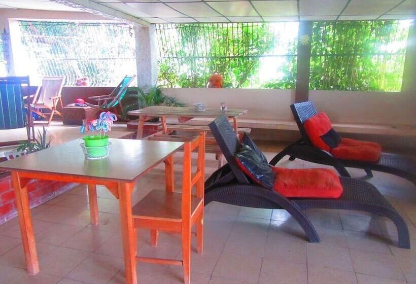 La Perla Del Pacifico   Hostel