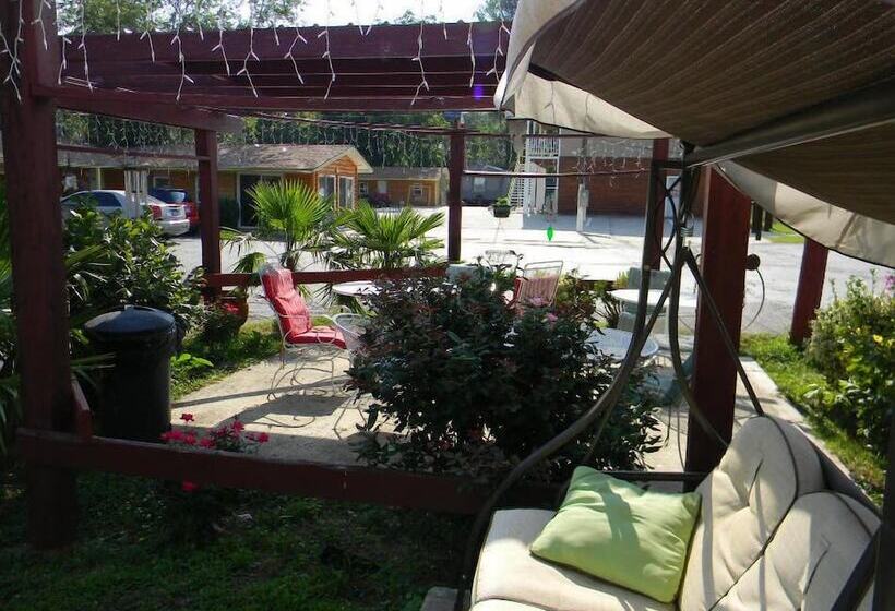 Little Shamrock Motel