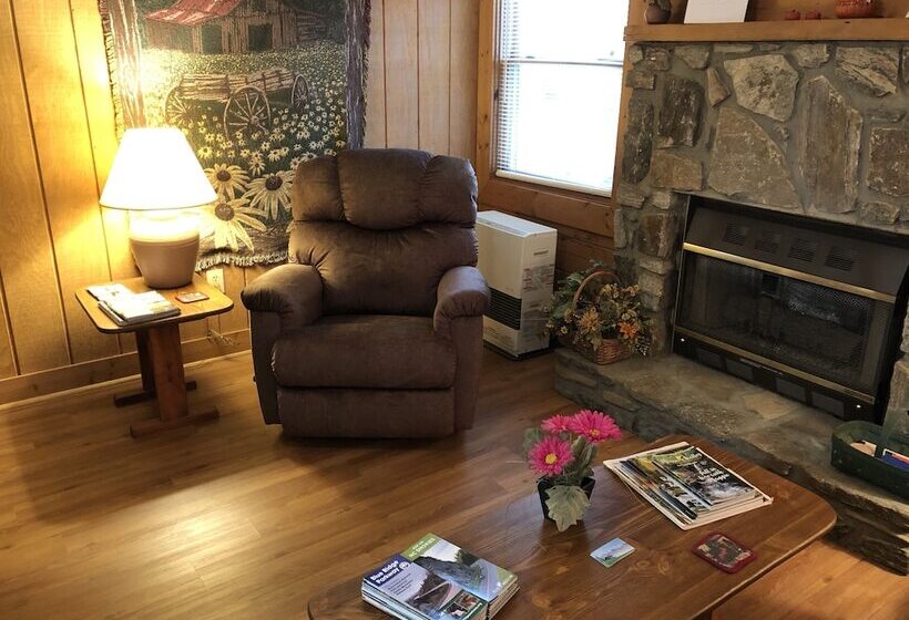 Misty Creek Log Cabins