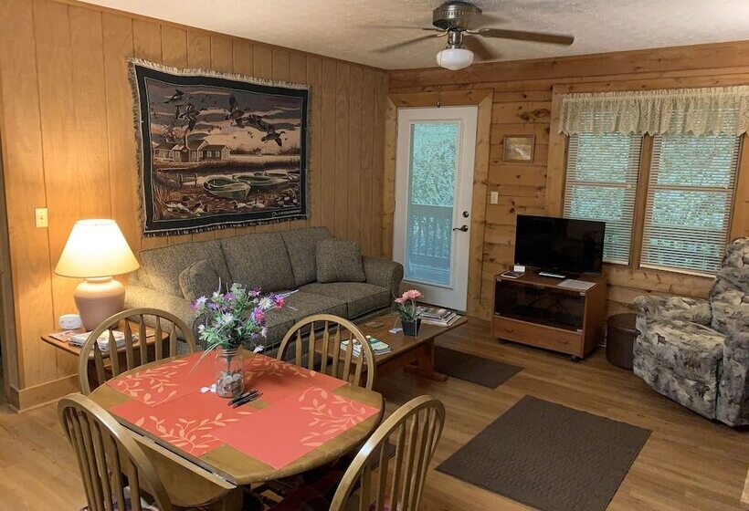 Misty Creek Log Cabins